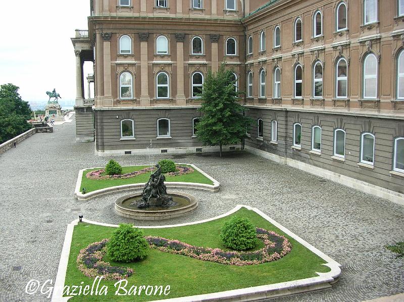 particolare giardino castello.JPG